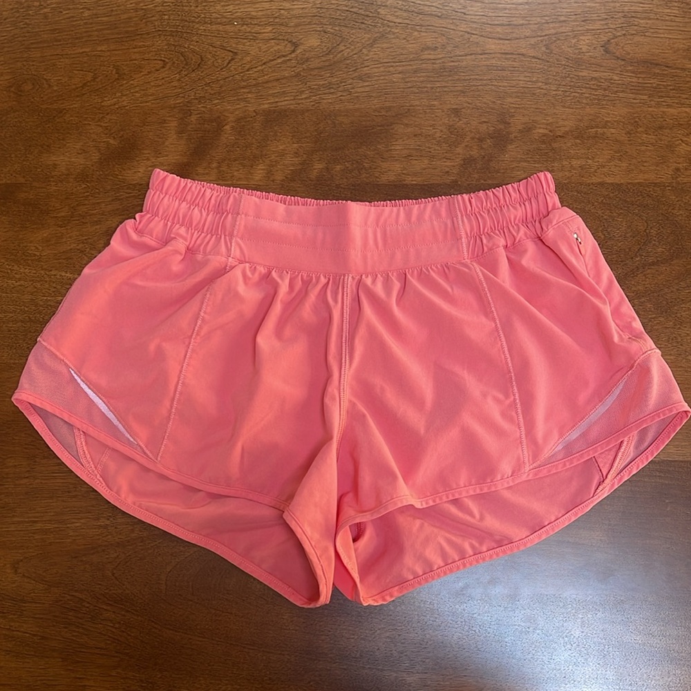 Lululemon Hotty Hot Low-Rise Lined Short 2.5" in Light Coral Size 6